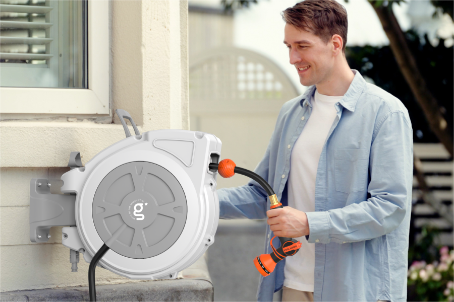 Giraffe Tools Retractable Garden Hose Reel