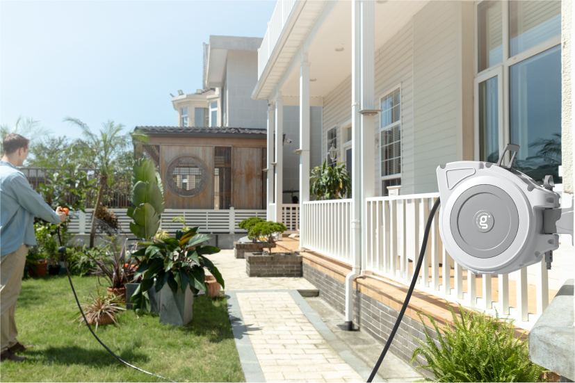 Giraffe Tools Retractable Garden Hose Reel