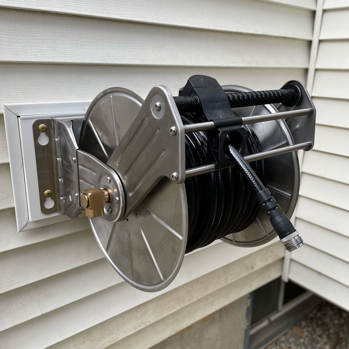 Giraffe Tools Wall Mounted Hose Reel