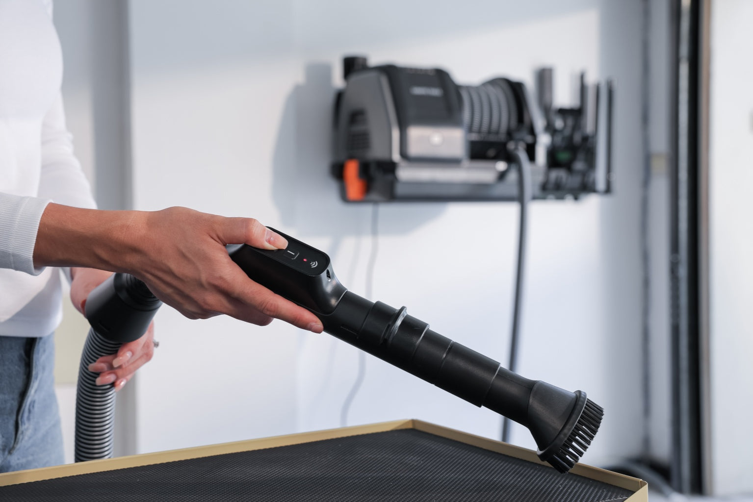Grandstorm Retractable Vacuum Cleaner